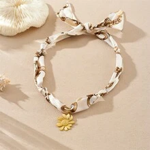 Colorful, Randomly Printed Silk Scarves And Ribbons Tied With Knots To Create A Necklace With Various Elements Such As Hearts, Moons, Suns, And Flowers. - 彩色 - 查看 16