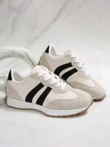 1 双女士时尚休闲系带运动鞋，绒面革鞋面，条纹装饰，适合年轻和中年女性，多种颜色可选（尺码 35-46，偏小 0.5 码） - 白色 - 查看 7