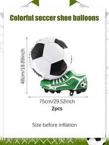 Conjunto de 2 balões metalizados em formato de chuteira de futebol, incluindo um balão colorido em formato de chuteira e outro em formato de bola de futebol. Ideal para jogos de futebol, decoração de festas de aniversário, festas temáticas de futebol, decoração de casa, festas com tema esportivo, festas comemorativas e decoração de ambientes internos e externos. - Multicolorido - Ver 2