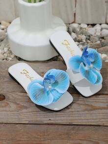 A Pair Of Children's Bohemian Vacation Style White And Blue Floral Flip-Flops Are Suitable For Summer, Weddings And Daily Outings, Parties And All-Day Comfortable Wear - Blue - View 5