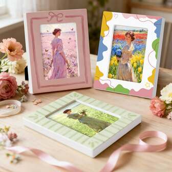 1个UV打印相框，4x4英寸和4x6英寸两种尺寸可选，适合家居和办公室装饰，是生日和情人节的完美礼物。