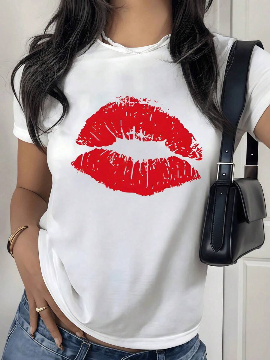 Red Lips Kiss Graphic T-Shirt Short Sleeve, Pop Art Sexy Mouth Print Tee, Trendy Streetwear Attitude Casual Top for Women. - Blanco - Ver 1