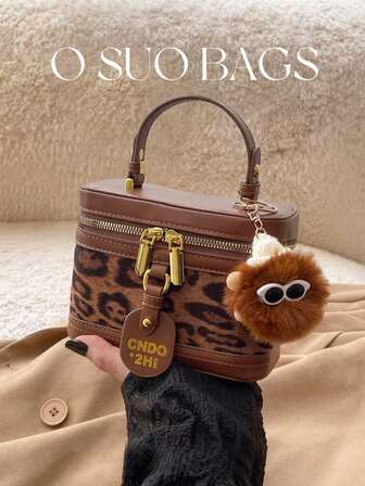 新款秋冬迷你字母吊坠装饰复古拼接豹纹手提包、化妆包、托特包、水桶包、方盒包、百搭休闲单肩斜挎包，女士适用，附赠毛绒吊坠