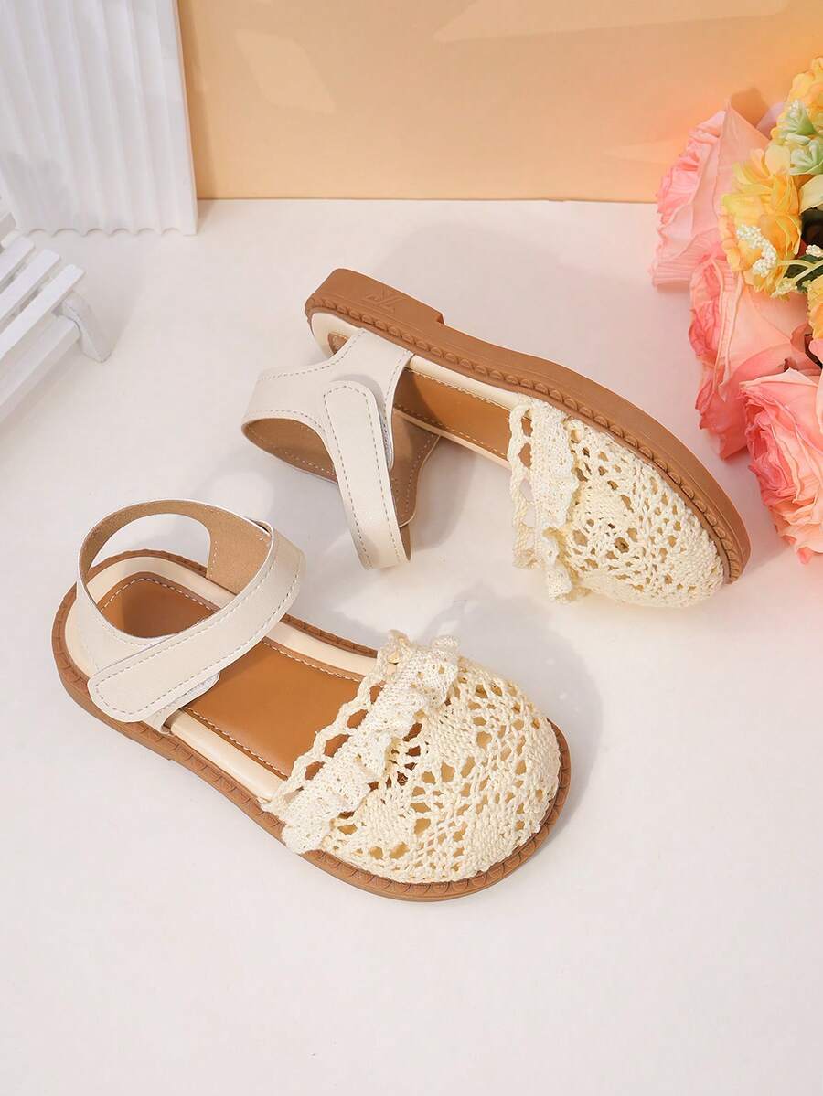 1 Pair Girls' Open Toe Sandals, Featuring Lace-Up Elements, Made Of Soft PU Material, Low-Top Design With Hook And Loop Closure, Flat Style, Natural And Fresh, Suitable For Daily Wear And Short Trips - Beige - View 1