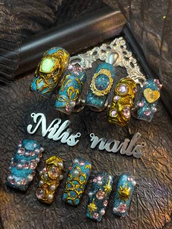 10片装方形美甲贴片套装，蓝金猫眼设计，手工几何金属图案，3D立体珍珠、星星、爱心和彩色钻石美甲配件，Y2K风格可佩戴美甲套装，适合女性日常佩戴和派对佩戴（包含：一片果冻胶和一条摩擦条）美甲用品