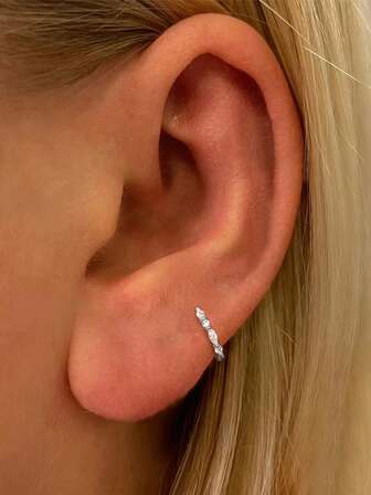 EleRunis 1 pieza Pendientes de aro de plata de ley 925 con circonita cúbica brillante, pendientes de cartílago de oreja superior chapados en oro de 18K para uso diario, boda y Día de San Valentín para mujeres