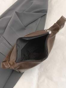 复古纯色PU皮革女士单肩包，休闲大容量户外旅行度假斜挎包，便携多功能商务通勤新月包，适合日常工作，轻便新款街头购物腋下包 - 咖啡棕 - 查看 11