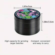 Moedor portátil manual em liga de zinco com design inspirado em férias de alienígenas (1 unidade), com quatro camadas, sem necessidade de eletricidade - perfeito para tabaco, um ótimo presente para homens e mulheres, ideal para aniversários e outras ocasiões especiais.