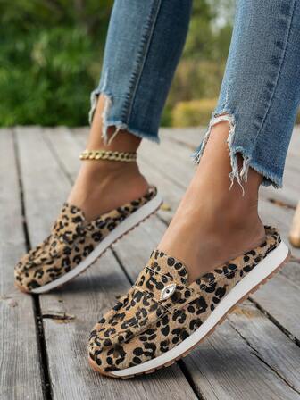 Zapatos de mujer tipo mula con estampado de leopardo de piel sintética para primavera/otoño - Mocasines con decoración de ojo, adecuados para uso casual diario, playa, vacaciones al aire libre, con suela blanda retro antideslizante, recomendados por celebridades de internet, diseño minimalista francés, estilo europeo y americano británico, zapatillas slip-on para ir y venir y uso casual en todas las estaciones