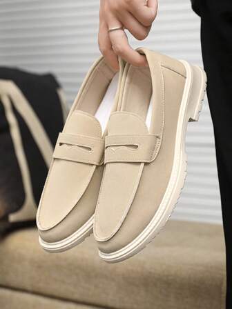 Beige loafers för män, slip-on-skor i retrostil i brittisk stil, mångsidiga lågskor i mocka
