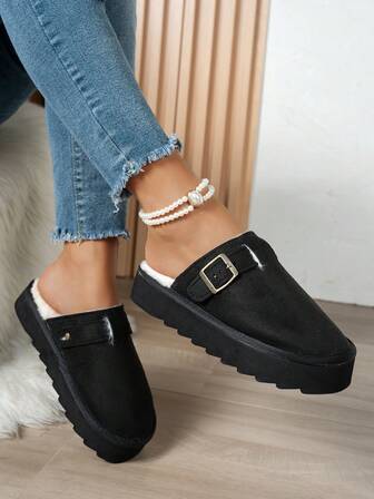 女士休闲保暖毛绒内衬家居拖鞋，适合秋冬季节穿着，厚底套脚拖鞋，配有可调节绑带，室内外均可穿着。