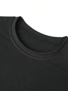 Camiseta de mujer de manga corta con cuello redondo, holgada, casual y versátil. Con estampado moderno, elegante y minimalista de flores y plantas que evocan la naturaleza, ideal como prenda básica; confeccionada en tela suave con excelente caída. - Negro - Ver 3