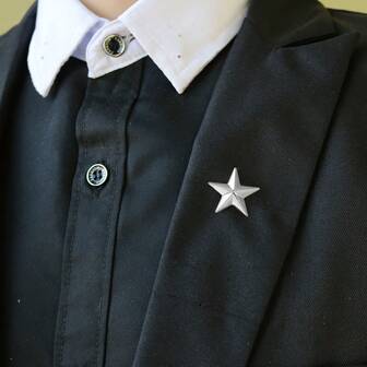 1 st. trendig herrskjorta med stjärnkrage