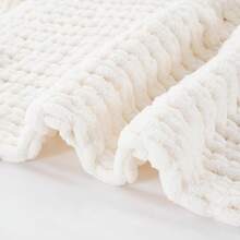 Battilo Beige Chunky Knit Throw Blanket, Soft And Thick Chenille Throw Blanket, 50x60 Handmade Knit Crochet Blanket, Cozy Knot Knitted Throw Blankets Couch Home Decor, Taupe - Cream - 查看 7