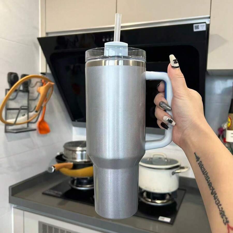 40 OZ, Blue Paint Finish, Silver Titanium Paint Finish, 40 Ounce Large Capacity Water Cup, Stainless Steel Portable Water Cup, Equipped With Straw And Handle, Double-Layer Vacuum Insulated Stainless Steel Water Bottle, High-Quality Summer Beverage Container, Using Vacuum Insulation Technology, Large Capacity, Suitable For Sports, Travel, Outdoor, Fitness, Office Use, Teacher Gifts, Valentine's Day Gifts, Birthday Gifts, Thanksgiving Gifts, Christmas Gifts, Halloween Gifts, Halloween Party Gifts, Party Supplies And Other Scenarios. - Sơn titan bạc - Xem 1