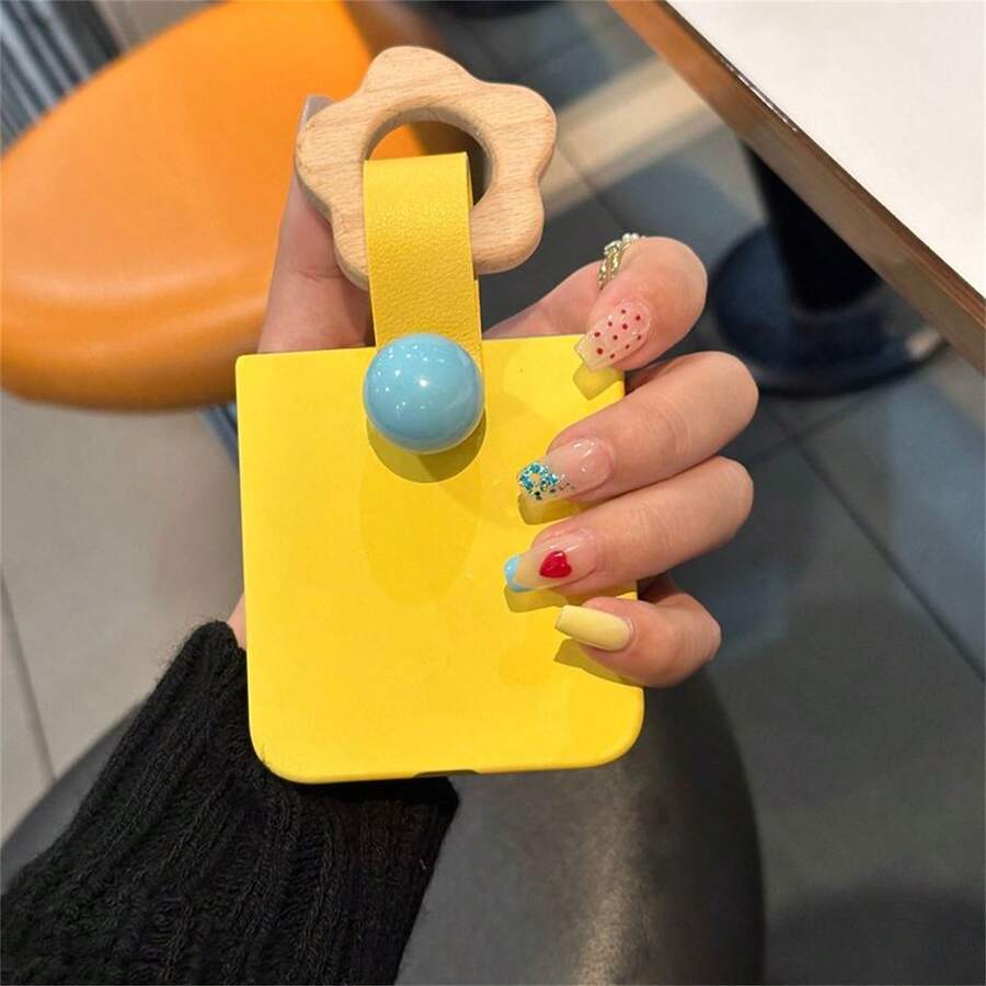 可爱清新简约黄色手机壳，带珠子木花环，兼容三星 Galaxy ZFlip7、Z Flip6、ZFlip 5、Zflip6、Zflip5，防震后盖，也兼容摩托罗拉和小米 MixFlip 手机。