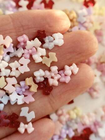 100个/包 可爱多彩纯色迷你树脂蝴蝶结，6种颜色6种形状小蝴蝶结，适用于手机壳、剪贴簿、珠宝制作和美甲装饰！