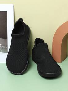 أحذية نسائية واسعة الحجم خفيفة الوزن قابلة للتنفس بتصميم كنزة مرن سهل الارتداء بتصميم أصبع قدم دائري مسطح، أحذية كاجوال، طراز مبسط للتنقل، مناسبة للقدم الكبيرة، للارتداء اليومي، للربيع/الخريف، باللون الأسود، أحذية مريحة من قماش الكنزة - الأسود - مشاهدة 5