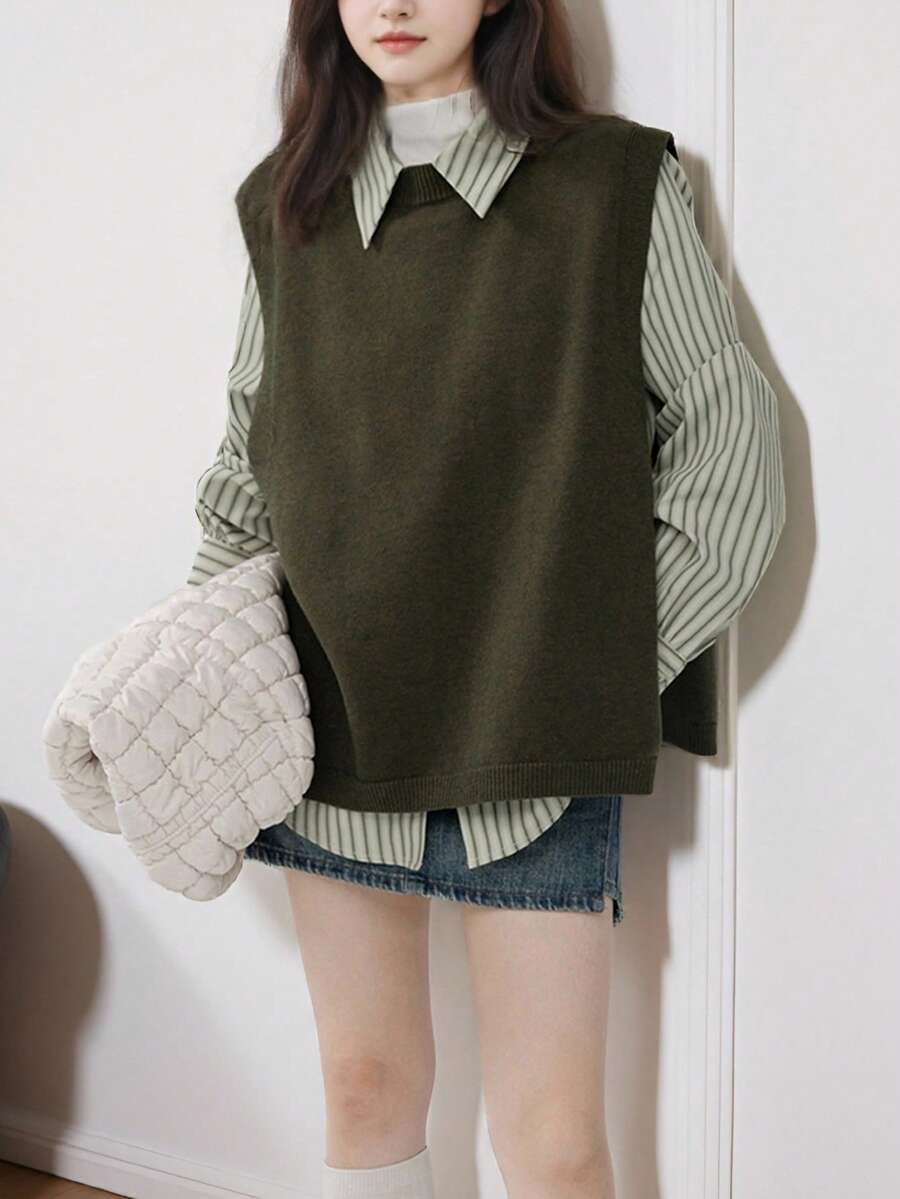 Sleeveless Vest With Round Collar, Simple Design With Side Slit Opening - Green - View 1