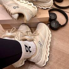 Cloud Unisex Sneakers – Lightweight, Comfortable, Soft, And Stylish For Day And Night Use - 裸體 - 查看 2