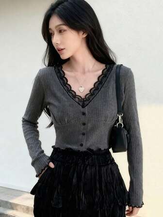 优雅撞色蕾丝边短款T恤，秋季