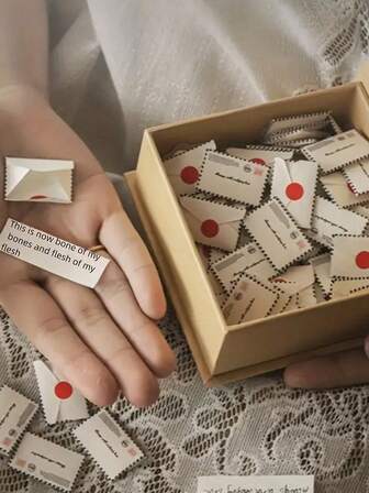 Dieses 36-teilige Mini-Umschlag-Set beinhaltet 36 runde Aufkleber, 1 Mini-Liebesbrief-Umschlag-Geschenkbox, Mini-Karten mit selbstklebenden Umschlägen und romantische Papier-Geschenkumschläge. Es ist das perfekte Geschenk für Freunde und Eltern, geeignet für Hochzeiten, Valentinstag, Fernbeziehungen, Liebesbrief-Spiele, Muttertag, Jahrestage und Geschenke zum Schulanfang.