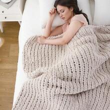 Battilo Beige Chunky Knit Throw Blanket, Soft And Thick Chenille Throw Blanket, 50x60 Handmade Knit Crochet Blanket, Cozy Knot Knitted Throw Blankets Couch Home Decor, Taupe - 米色和白色 - 查看 11