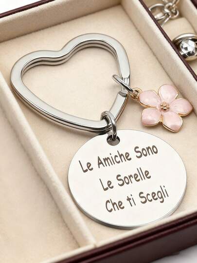 1 pezzo Portachiavi di moda in acciaio inossidabile da donna con anello a forma di cuore e ciondolo a forma di fiore di ciliegio, inciso con la frase italiana "Le Amiche Sono Le Sorelle Che Ti Scegli" - Elegante portachiavi per l'amicizia