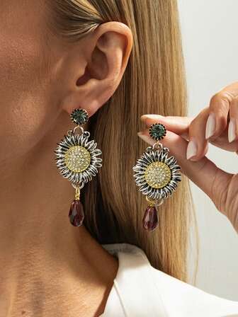 2只复古雏菊水晶镶嵌耳钉，适合女性日常佩戴、派对、送礼。