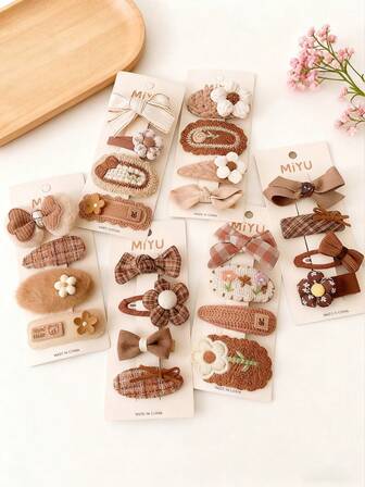 1 卡（4 个）随机颜色和款式秋冬毛绒布蝴蝶结、花朵、卡通兔子儿童发夹，可爱发饰