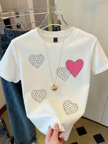 Corazón de amor rosa sobre fondo blanco