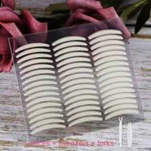 720片透明双眼皮贴，采用超薄防水纤维材质，自然双眼皮设计，包含三种款式，可调节橄榄眼皮、单眼皮和月牙形双眼皮。适用于化妆、家居装饰、梳妆台、旅行、卧室、化妆配件、圣诞礼物、化妆品、化妆工具、便宜货、礼物、女士礼物、圣诞礼物等。 - 裸色 - 查看 10