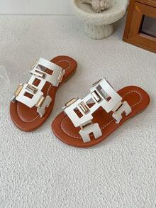 女童人字拖，一款畅销的时尚女童金属扣人字拖，独特的几何设计，防滑露趾。是小女孩外出时既酷炫又吸睛的鞋子。 - 白色 - 查看 5