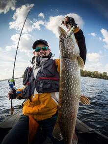 GOTURE 1PC Multi Joint Hard Bait, Simulating Two Sections, 3D Fisheye, Built-In Sound Beads, Presenting An S-Shaped Swimming Posture, Suitable For Freshwater/Saltwater Fish Bait Fishing