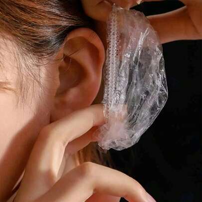 100 chiếc nút bịt tai dùng một lần, chống thấm nước, bảo vệ tai khỏi nước, thuốc nhuộm và hóa chất trong quá trình cắt tóc, uốn hoặc nhuộm. Được làm từ nhựa PE trong suốt siêu mỏng tạo thành lớp chắn chống thấm nước đáng tin cậy, nhẹ và thoải mái khi đeo.