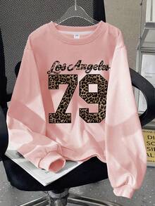 Bộ 2 món gồm áo nỉ cổ tròn in chữ graffiti và quần ống rộng cho bé gái, thích hợp mặc hàng ngày vào mùa thu hoặc đi học. - Hồng - Xem 3