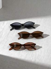 A Pair Of Cat-Eye Narrow-Frame Small PC Ultralight Glasses, Retro And Versatile, Suitable For Street Style, Runway Shows, Parties, And Fashion Eyewear.