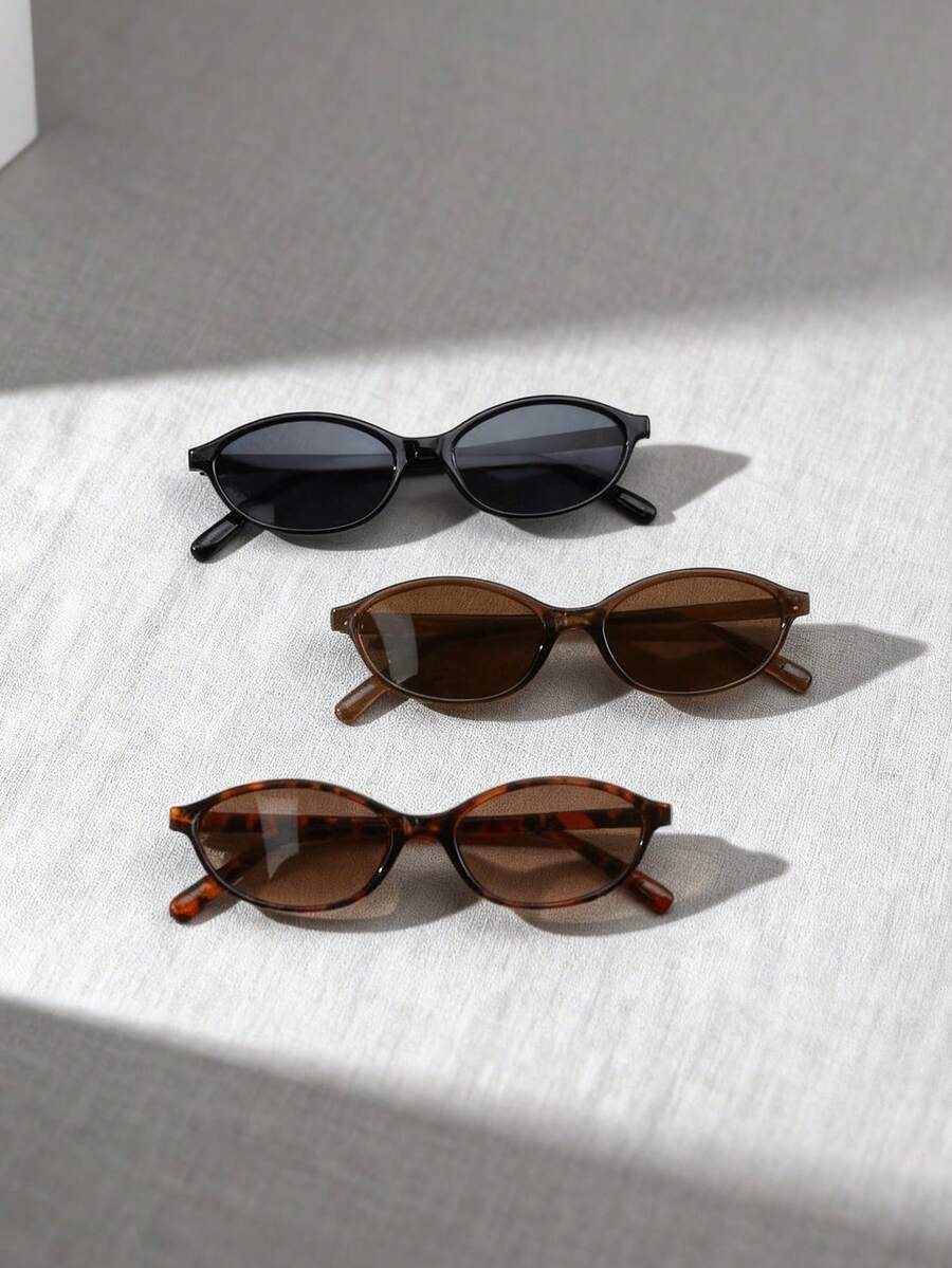 A Pair Of Cat-Eye Narrow-Frame Small PC Ultralight Glasses, Retro And Versatile, Suitable For Street Style, Runway Shows, Parties, And Fashion Eyewear.