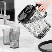 一套2升高品质冷水壶，家用/办公/户外适用，2升大容量冷水杯，耐热塑料冷萃壶，饮水机壶套装，简约时尚，厨房餐饮饮具，简约时尚冰块纹理