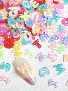 30 piezas Decoraciones de arte de uñas de letras en inglés de dibujos animados de ABS de colores aleatorios, joyas de uñas de piedras rhinestone planas 3D con letras lindas, adecuadas para pendientes DIY, collares, pulseras, decoraciones de arte de uñas - Multicolor - Ver 2