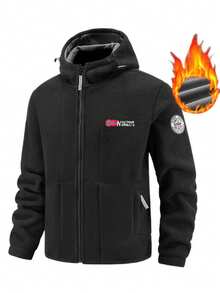 男士冬季连帽抓绒外套，胸前刺绣，袖子饰有品牌标识贴片，多口袋设计，适合徒步旅行和户外街头穿着。