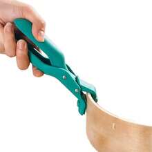 Kitchen Multifunctional High Temperature Resistant Bowl Clamp This Anti-Scalding Clip Can Be Used To Hold Dishes And1P Pots. The Silicone Material Is High-Temperature Resistant. It Is Suitable For Microwave Ovens And Ovens. It Can Be Used For Picking Up Dishes, Holding Vegetables, And Steaming Vegetables. It Is A Practical Anti-Scalding Tool In The Kitchen. - Random Color - View 6
