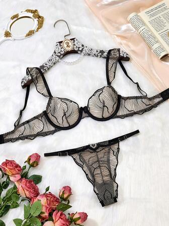2pcs Valentine's Day Women Sexy Lace Underwire Bra + Thong Lingerie Set