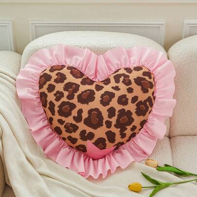 1个豹纹心形装饰抱枕，单面印花，浪漫法式风格，荷叶边装饰，时尚点缀，适用于客厅、卧室、宿舍、沙发、长凳，是馈赠亲友的绝佳礼物，通过Oeko-Tex认证
