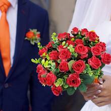 1/2/4 Bunches Realistic Red Rose Artificial Flower Bouquet, Faux Red Roses With Eucalyptus Leaves, Ideal For Valentine's Day Gift, Wedding Decor, Bridal Bouquet, Engagement Party, Romantic Home Centerpiece - Red - View 4