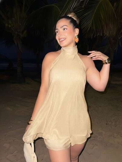 Vestido Macaquinho Plissado Creme