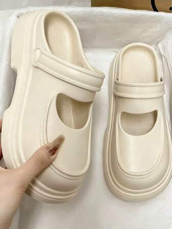 4厘米厚跟软底象牙色女士套脚凉鞋，柔软舒适，适合情侣穿着，休闲增高套脚鞋，鞋底厚实柔软如云，防滑