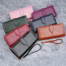Cartera larga de piel sintética roja con correa para la muñeca, gran capacidad para múltiples tarjetas, cierre con cremallera y forro de poliéster - perfecta para uso diario, cartera diaria | Cartera contemporánea | Cartera con cremallera duradera - Multicolor - Ver 2