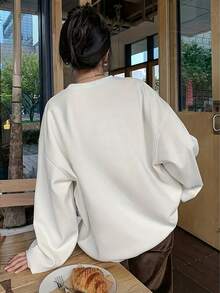 Domestic Shipping Available. Women's White Long-Sleeved T-Shirt With A Loose Fit And Printed Korean-Style Top. New For Fall. Y2K Top. Korean Casual Long-Sleeved T-Shirt. - trắng - Xem 3