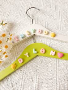 شماعات أسماء الأطفال الخشبية المخصصة، ديكور منزلي جميل، حفلة نوم، حفل زفاف، هدايا الحفلات - متعدد الألوان - مشاهدة 5